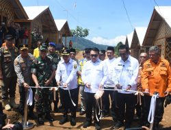 BUPATI SUKABUMI DAMPINGI PENASIHAT KHUSUS PRESIDEN RESMIKAN HUNTAP ADAPTIF BENCANA