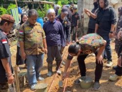 Ketua GRIB Jaya Kabupaten Sukabumi Letakan Batu Pertama Bedah Rumah Warga Cidadap