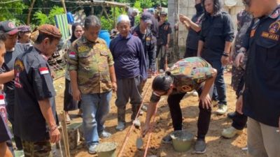 Ketua GRIB Jaya Kabupaten Sukabumi Letakan Batu Pertama Bedah Rumah Warga Cidadap